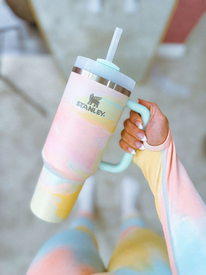 Stanley Warm Serene
Brushstroke Quencher
H2.0 Flowstate Tumbler